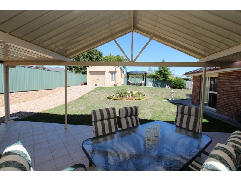 11 Roxburgh Drive, Kelso NSW 2795