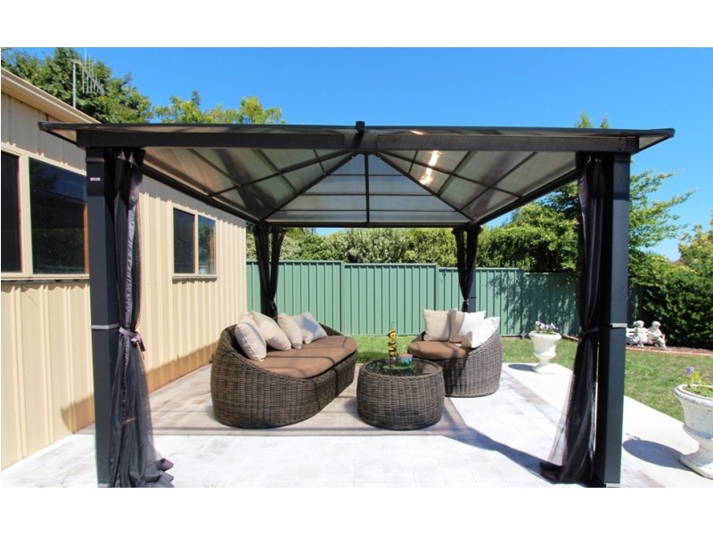 11 Roxburgh Drive, Kelso NSW 2795