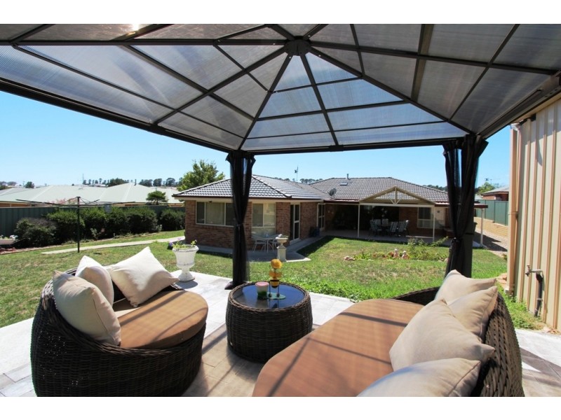 11 Roxburgh Drive, Kelso NSW 2795