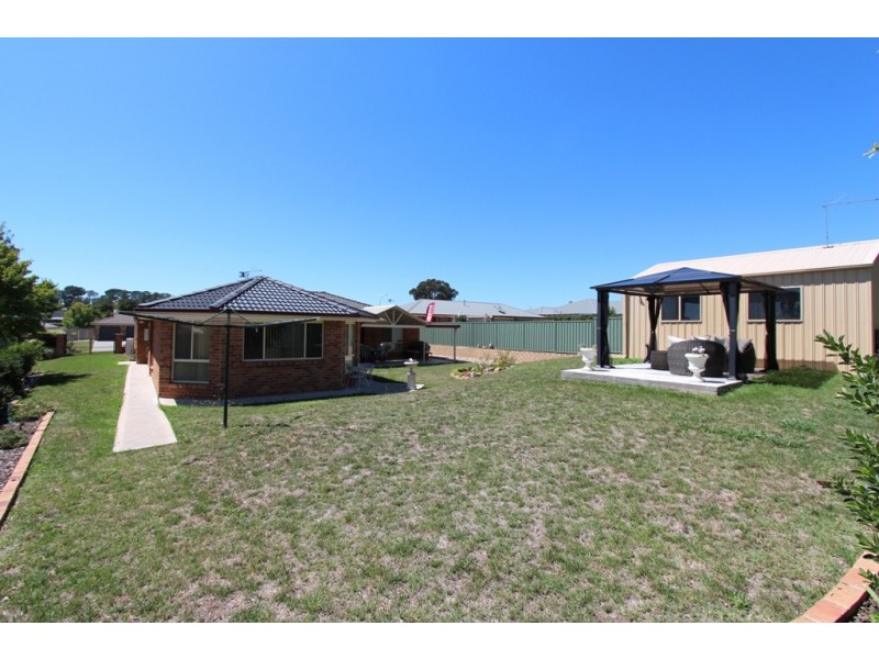 11 Roxburgh Drive, Kelso NSW 2795