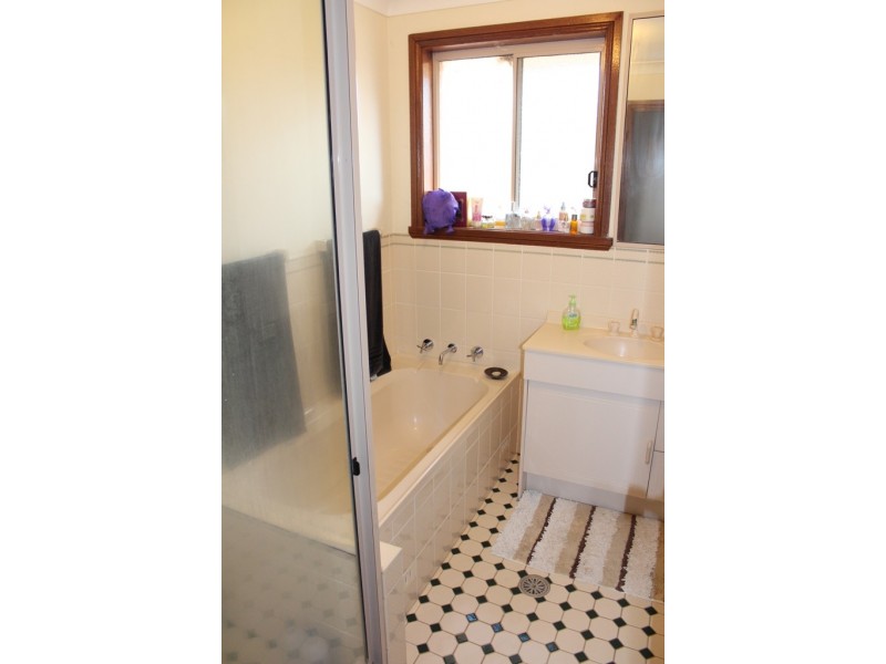 7 Burgess Place, Bathurst NSW 2795