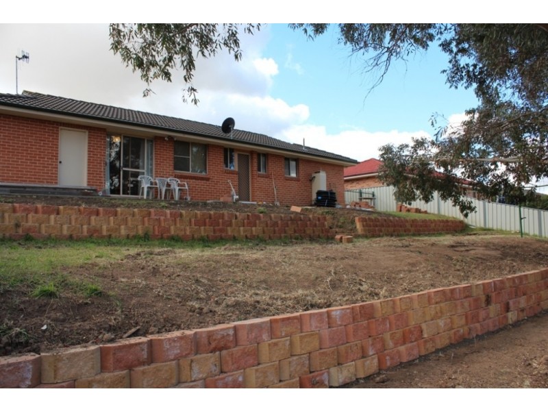 7 Burgess Place, Bathurst NSW 2795