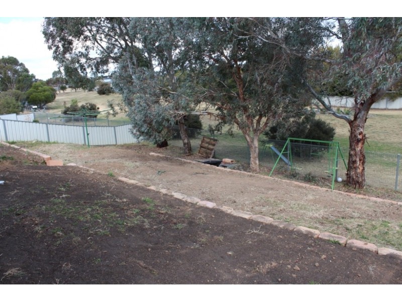 7 Burgess Place, Bathurst NSW 2795