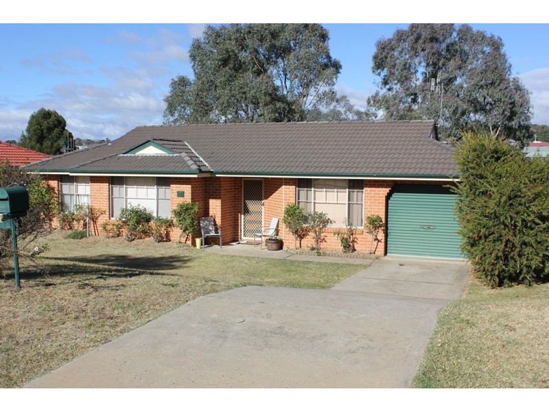 7 Burgess Place, Bathurst NSW 2795