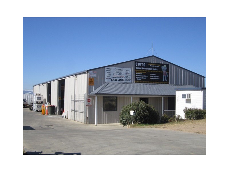 55 Corporation Ave, Bathurst NSW 2795