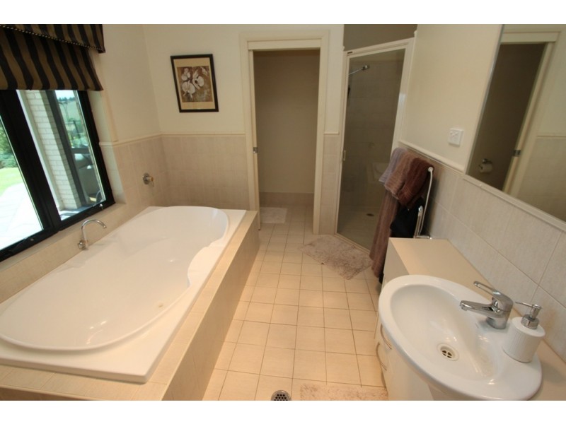 261 Hartwood Avenue, Bathurst NSW 2795