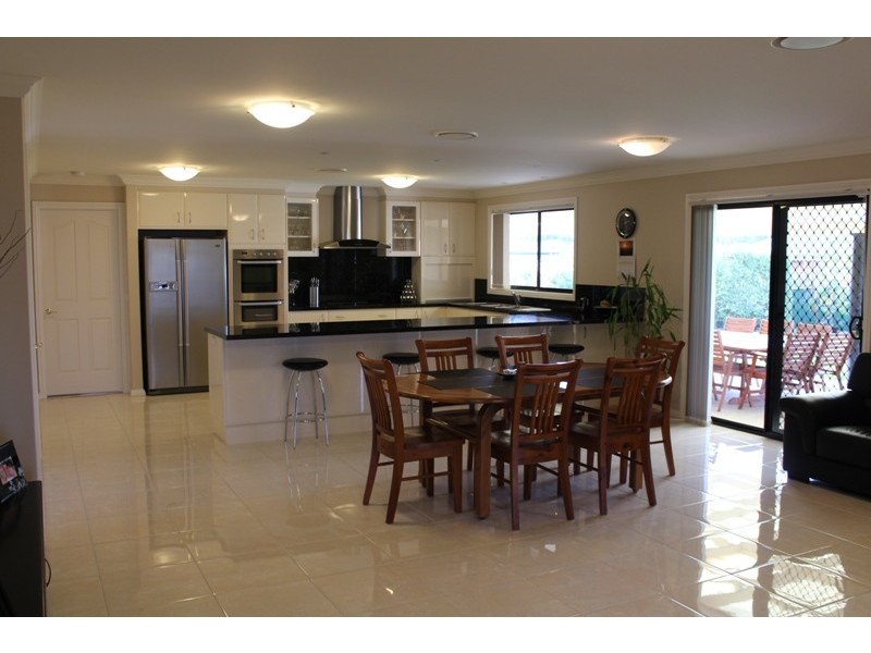 1 Roxburgh Drive, Bathurst NSW 2795