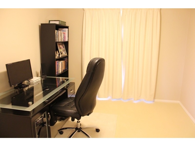 1 Roxburgh Drive, Bathurst NSW 2795