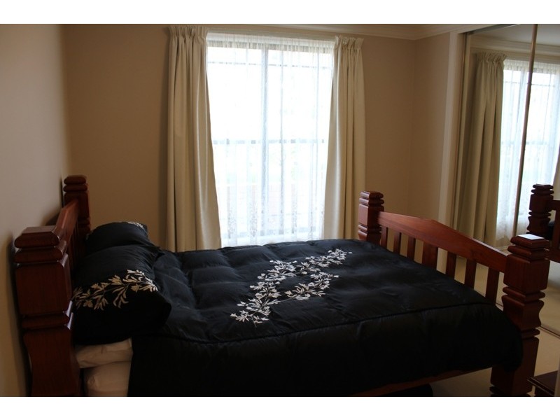 1 Roxburgh Drive, Bathurst NSW 2795