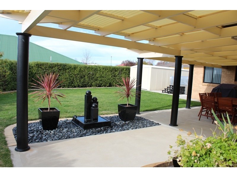 1 Roxburgh Drive, Bathurst NSW 2795