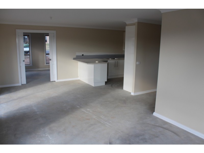 74 Ashworth Drive, Bathurst NSW 2795