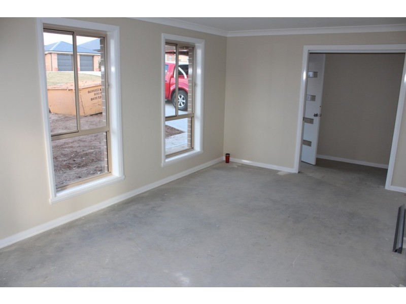 74 Ashworth Drive, Bathurst NSW 2795