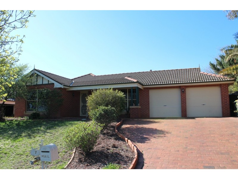 7 Barker Circuit, Bathurst NSW 2795