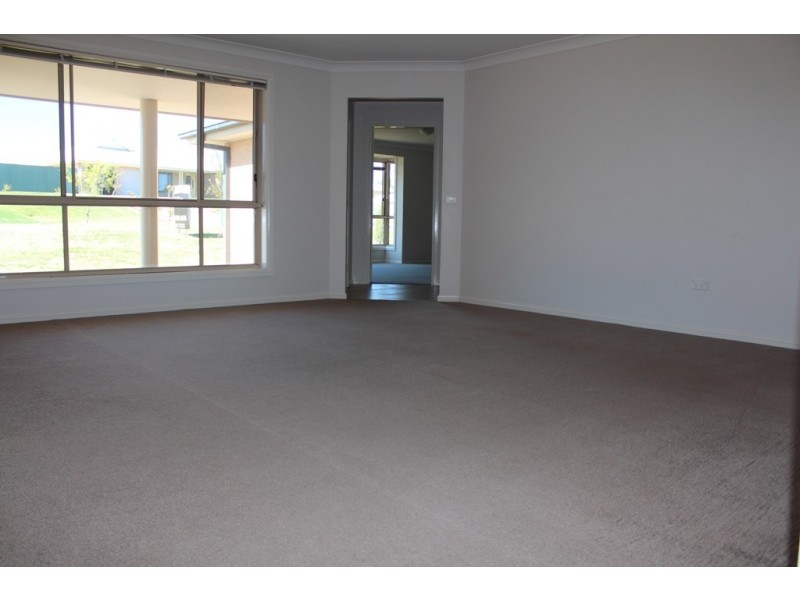 13 Federation Drive, Kelso NSW 2795