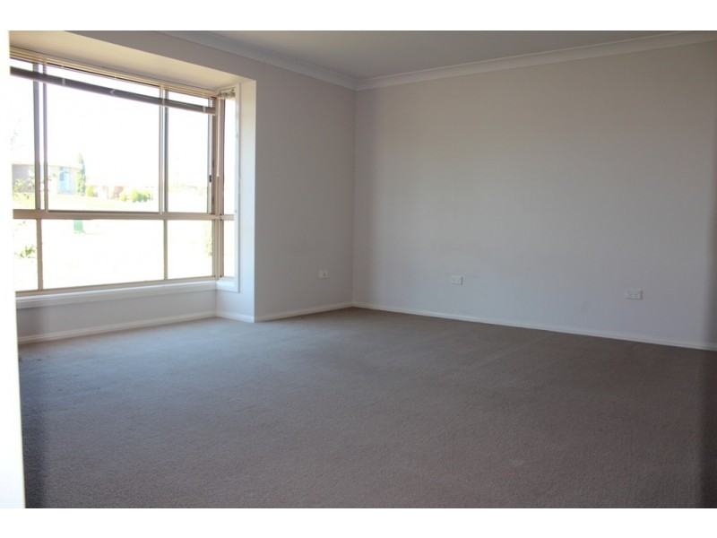 13 Federation Drive, Kelso NSW 2795