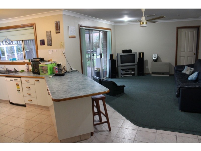 11 Barker Circuit, Bathurst NSW 2795