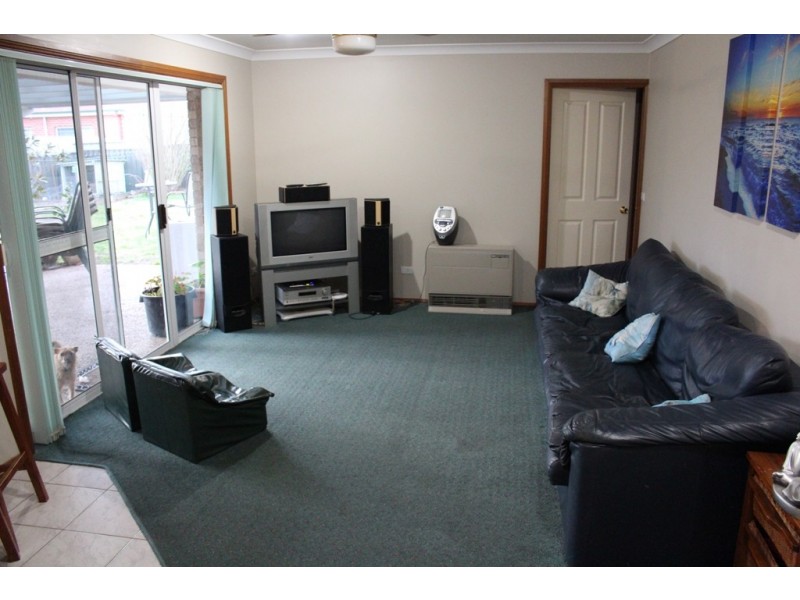 11 Barker Circuit, Bathurst NSW 2795