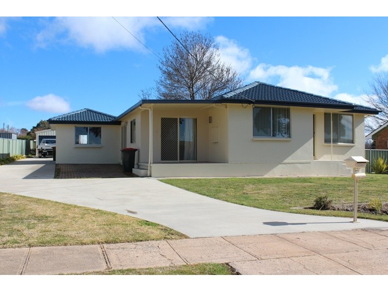 25 Napier Street, Blayney NSW 2799