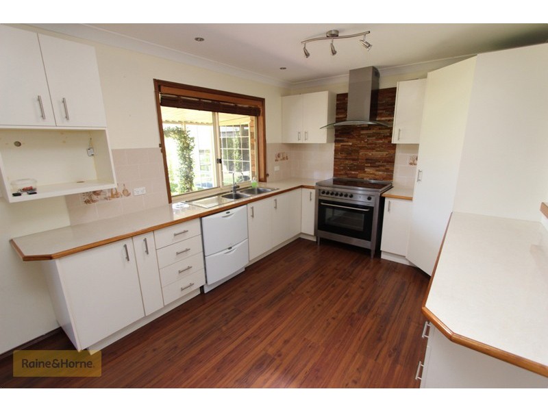 18 Wentworth Drive, Kelso NSW 2795