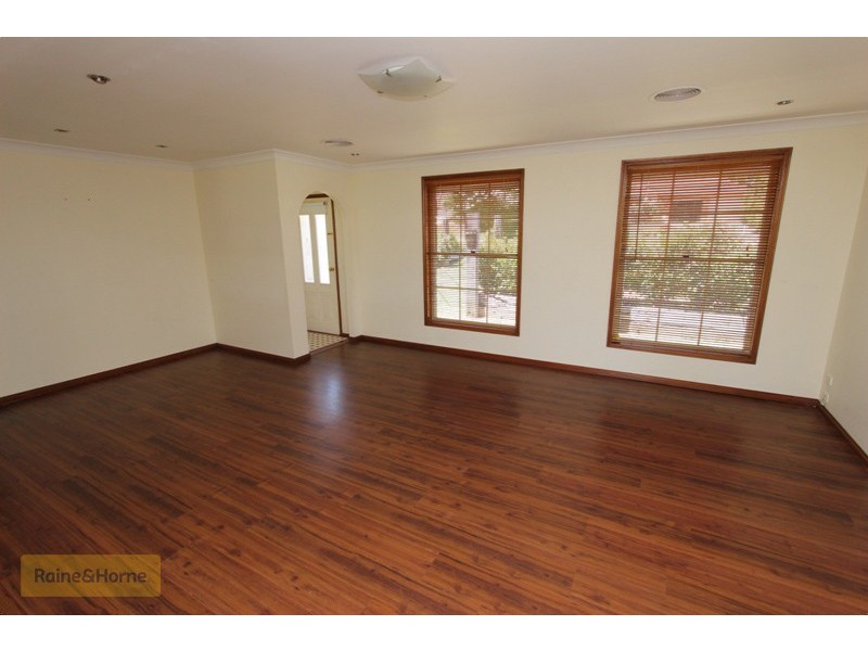 18 Wentworth Drive, Kelso NSW 2795