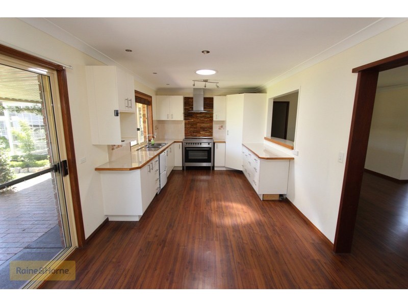 18 Wentworth Drive, Kelso NSW 2795