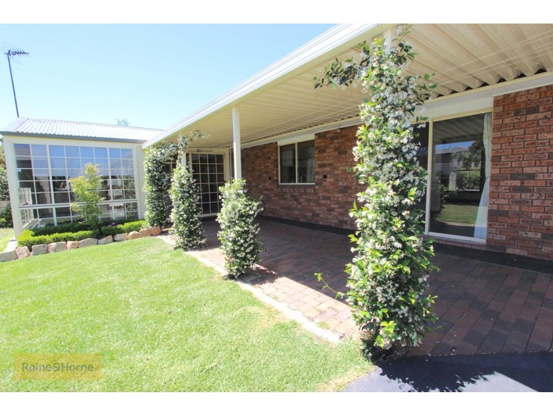 18 Wentworth Drive, Kelso NSW 2795