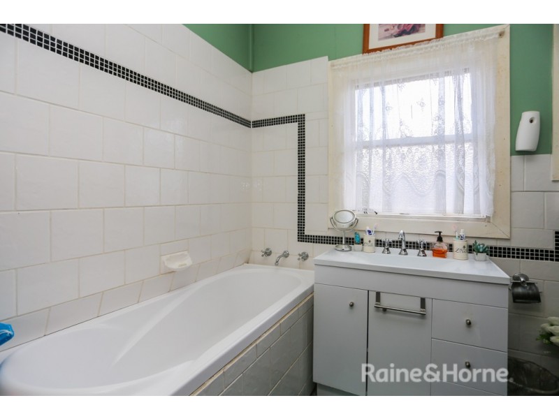 7 McPhillamy Avenue, Gormans Hill NSW 2795