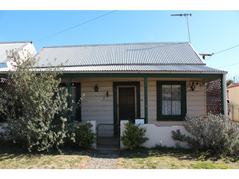 7 Devonshire Lane, Bathurst NSW 2795