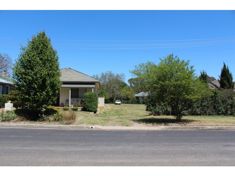 16 Kefford Street, Bathurst NSW 2795