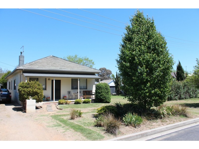 16 Kefford Street, Bathurst NSW 2795