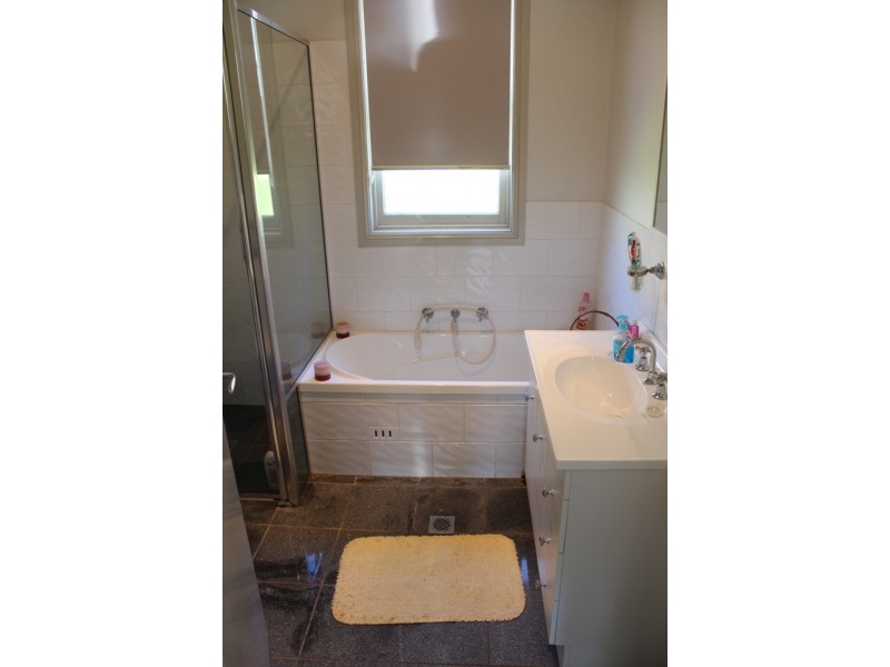 16 Kefford Street, Bathurst NSW 2795