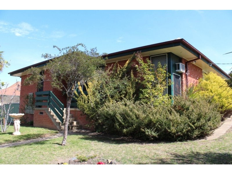 15 Currawong Street, Bathurst NSW 2795