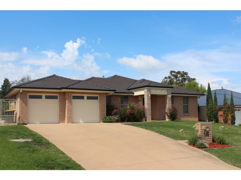 11 Walpole Close, Kelso NSW 2795