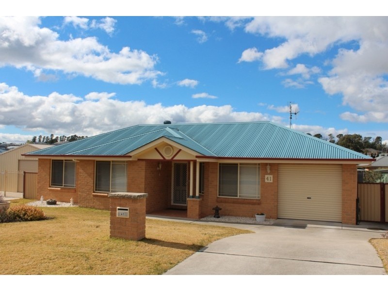41 Hughes Street, Kelso NSW 2795
