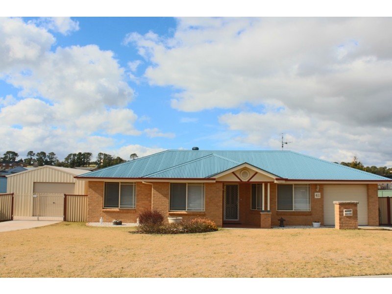 41 Hughes Street, Kelso NSW 2795