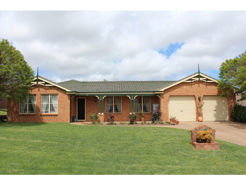 13 Wentworth Drive, Bathurst NSW 2795