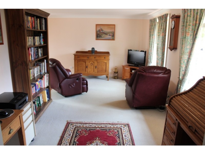 13 Wentworth Drive, Bathurst NSW 2795