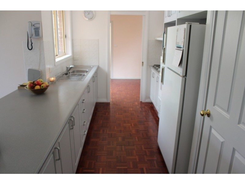 13 Wentworth Drive, Bathurst NSW 2795