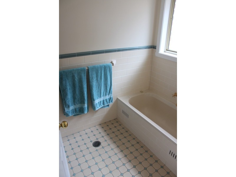 13 Wentworth Drive, Bathurst NSW 2795