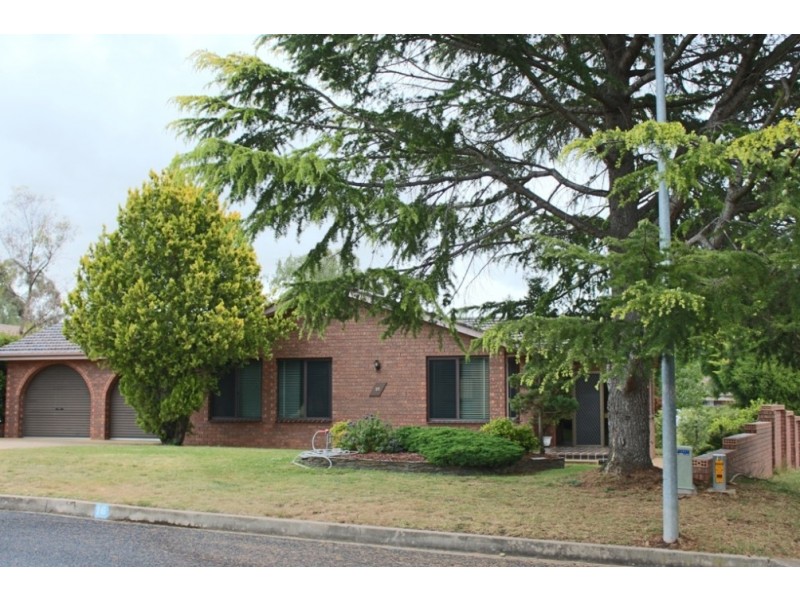16 Northcott Drive, Bathurst NSW 2795