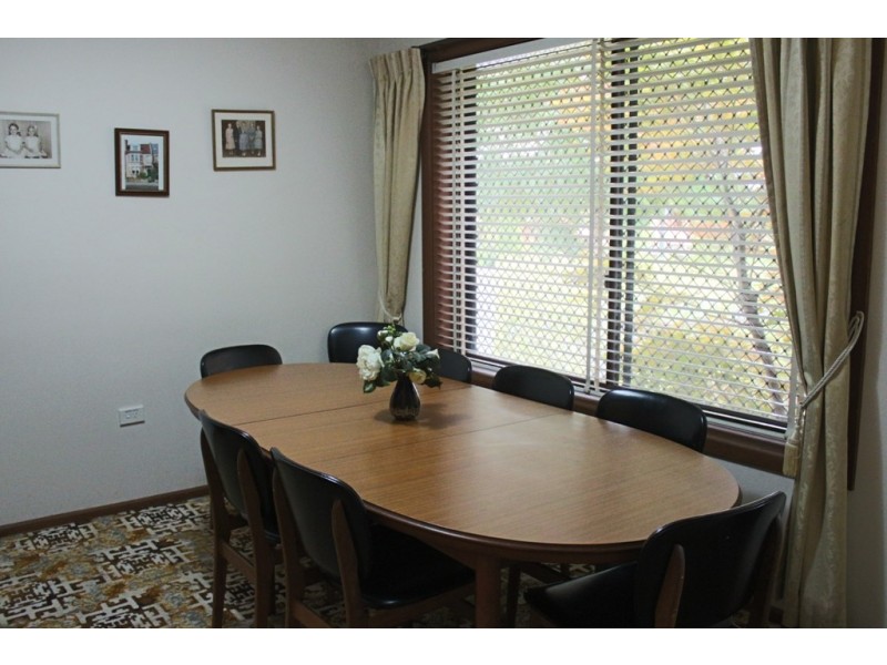 16 Northcott Drive, Bathurst NSW 2795
