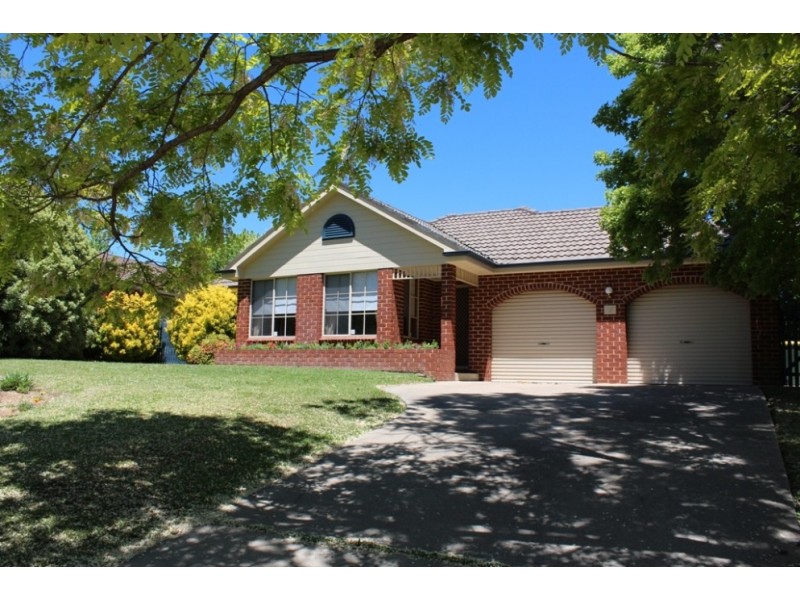 7 Elliott Close, Bathurst NSW 2795