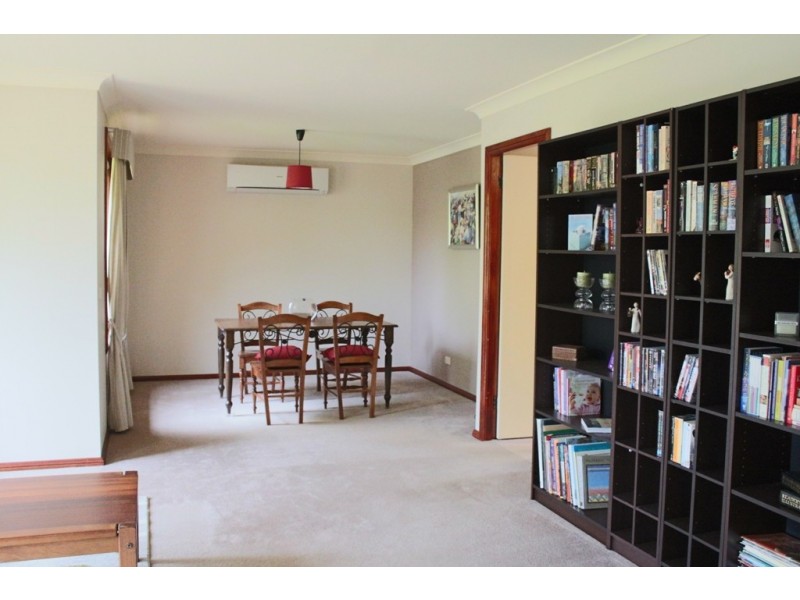 7 Elliott Close, Bathurst NSW 2795