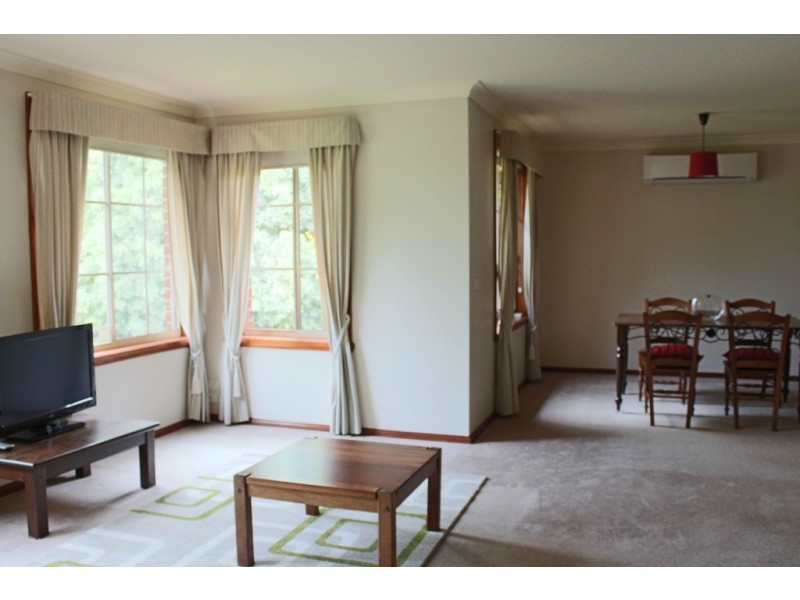 7 Elliott Close, Bathurst NSW 2795