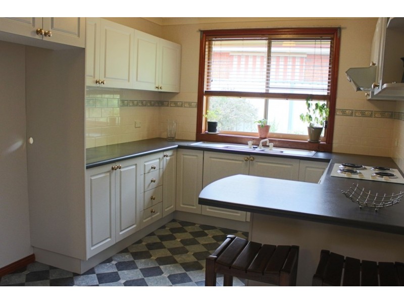 7 Elliott Close, Bathurst NSW 2795