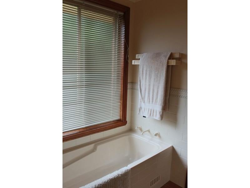 7 Elliott Close, Bathurst NSW 2795