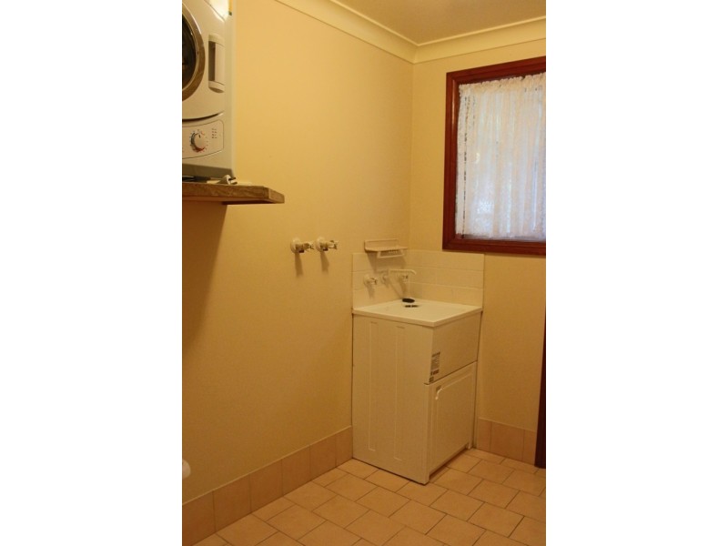 7 Elliott Close, Bathurst NSW 2795