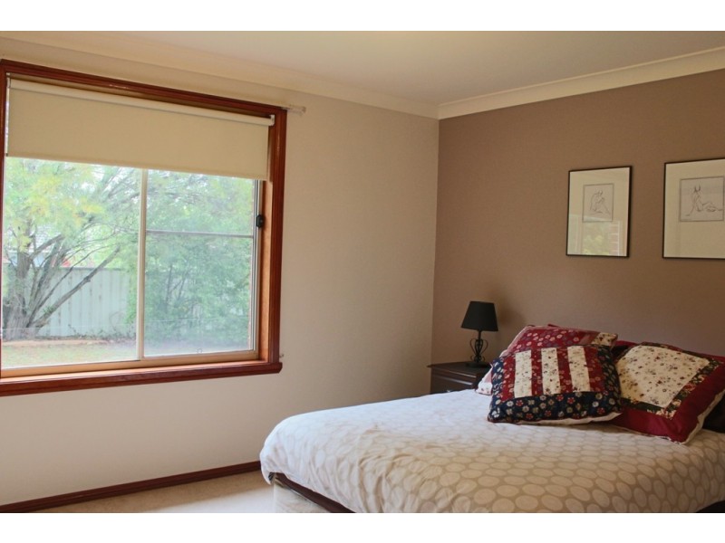 7 Elliott Close, Bathurst NSW 2795