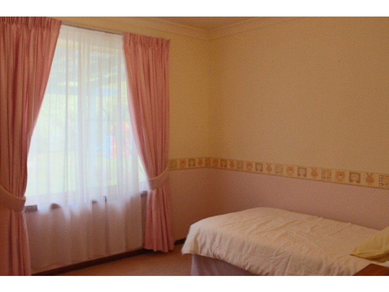 7 Elliott Close, Bathurst NSW 2795