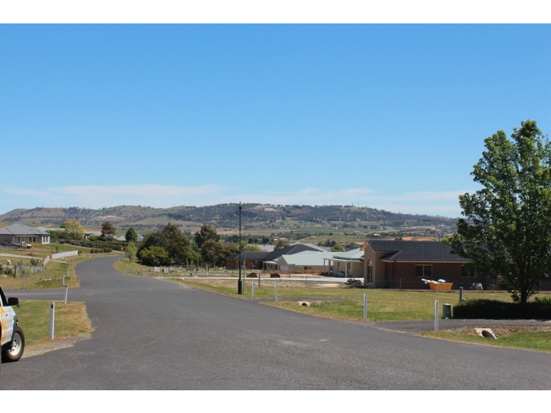 27 Blue Ridge Drive, Bathurst NSW 2795